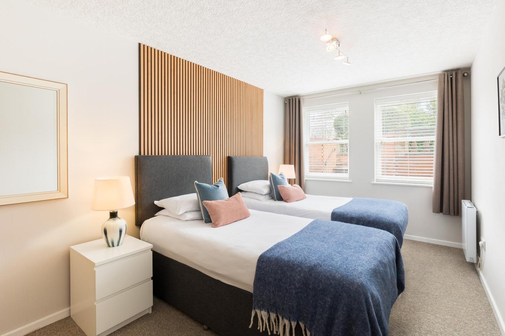 Modern 2-Bedroom Apartments With Free Parking In Leamington Spa Luaran gambar