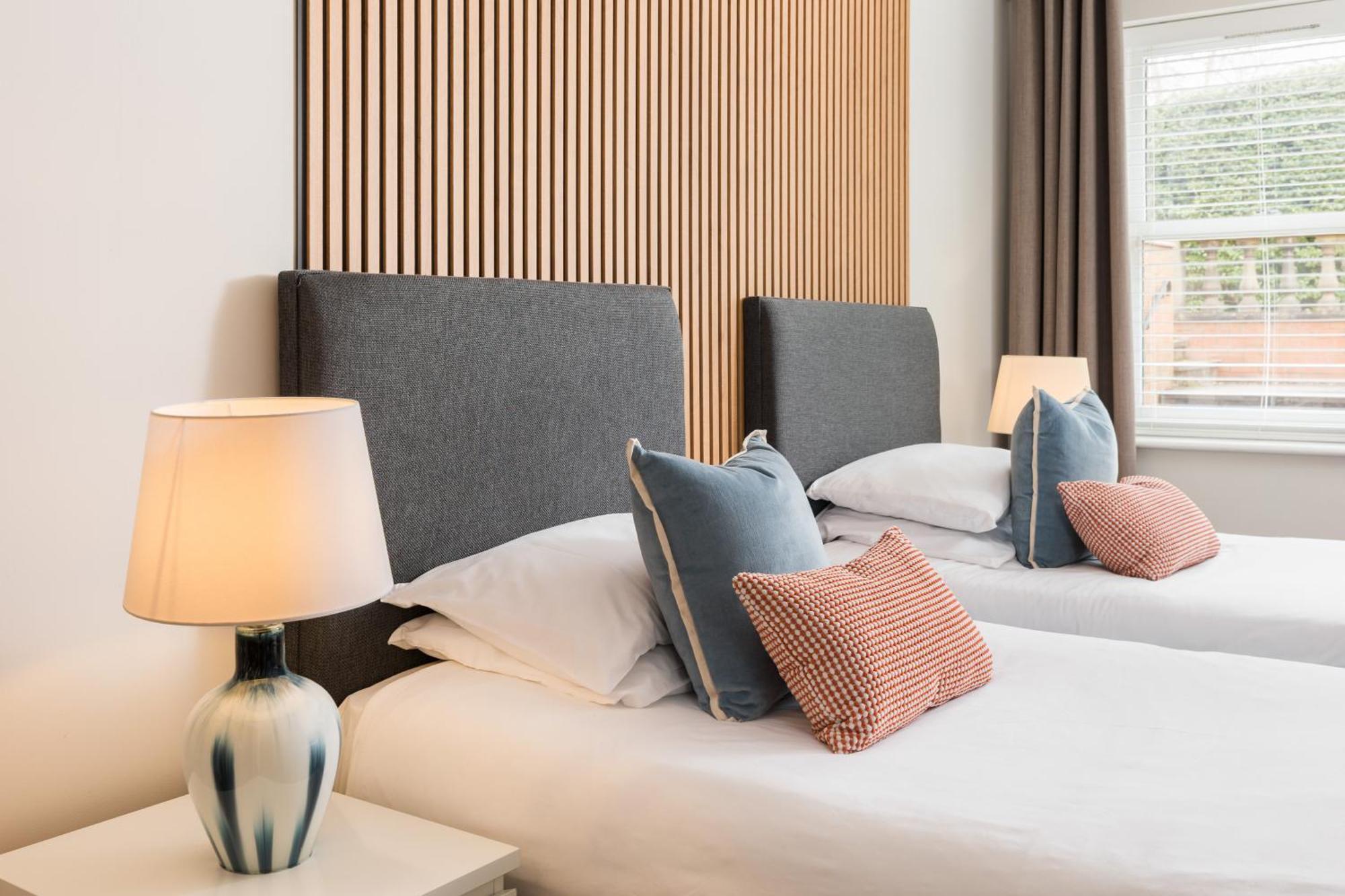 Modern 2-Bedroom Apartments With Free Parking In Leamington Spa Luaran gambar
