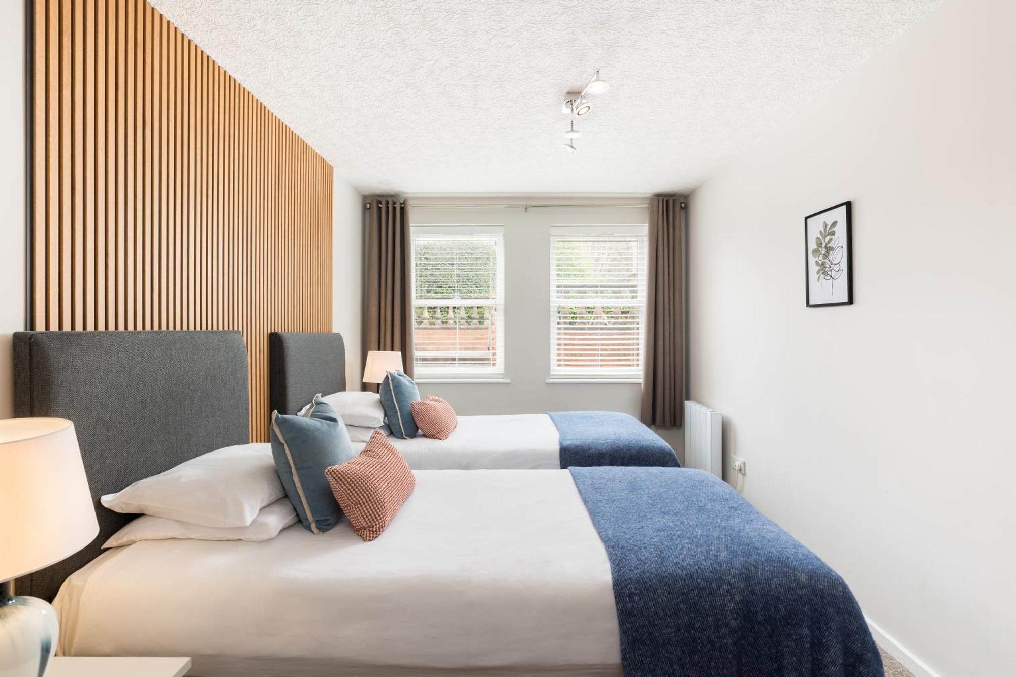 Modern 2-Bedroom Apartments With Free Parking In Leamington Spa Luaran gambar