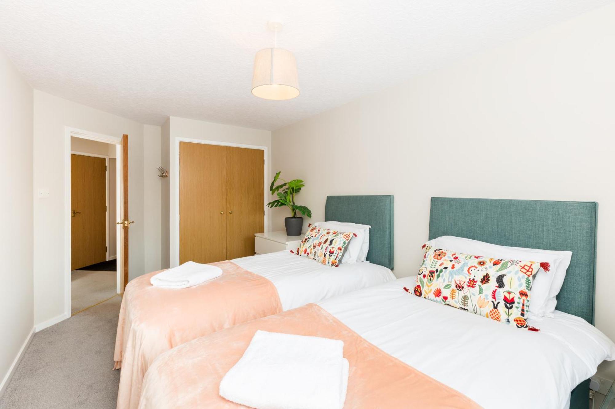 Modern 2-Bedroom Apartments With Free Parking In Leamington Spa Luaran gambar