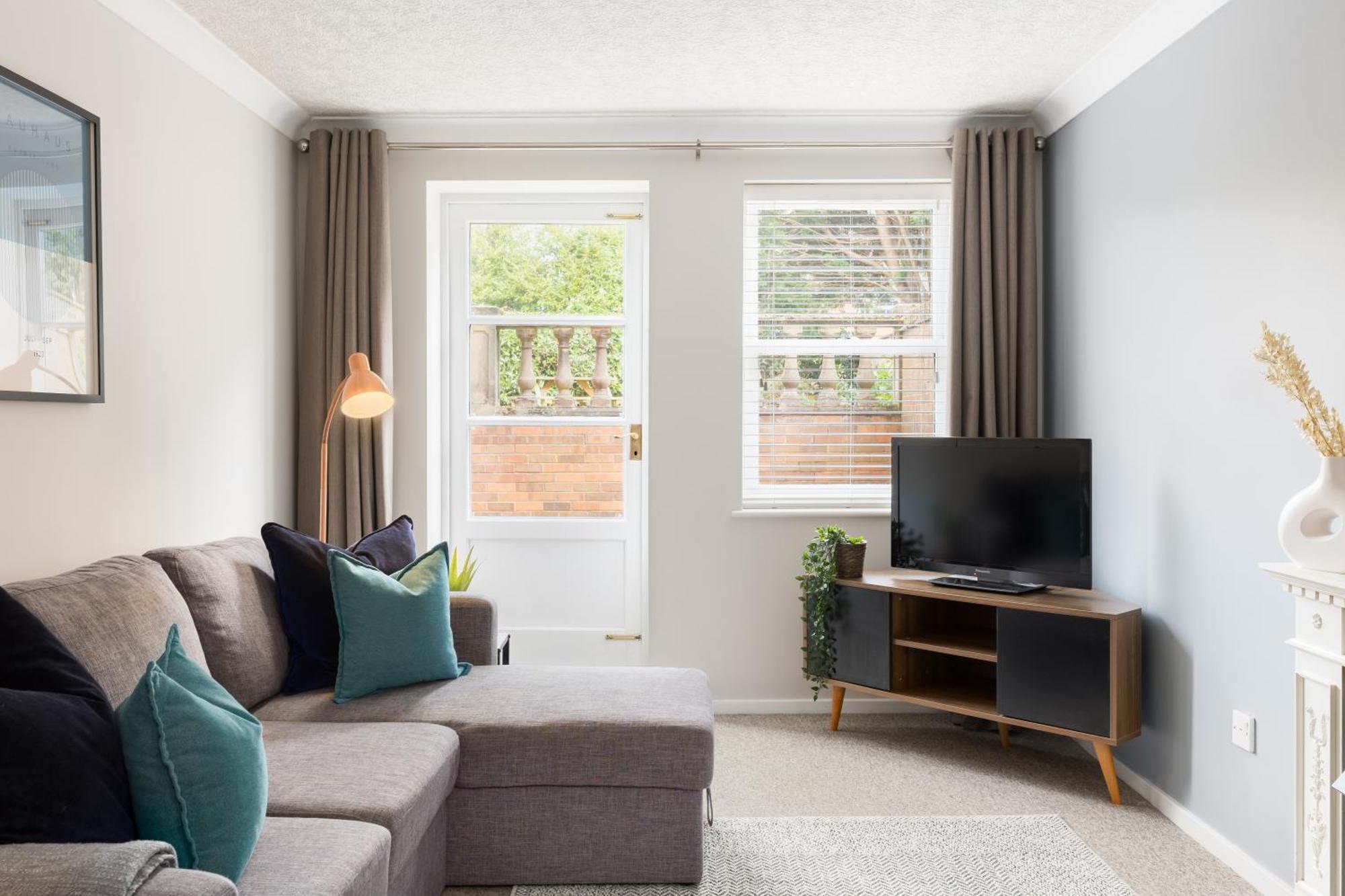 Modern 2-Bedroom Apartments With Free Parking In Leamington Spa Luaran gambar