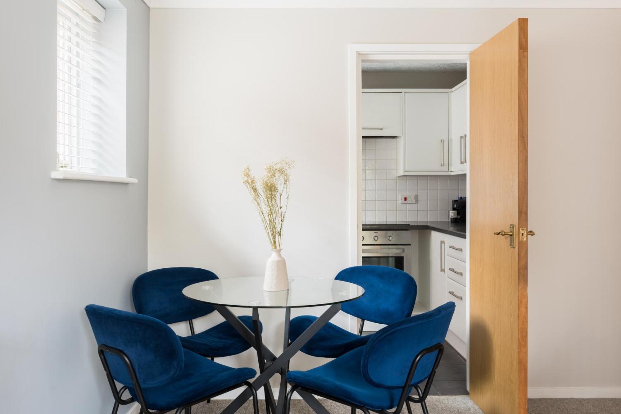 Modern 2-Bedroom Apartments With Free Parking In Leamington Spa Luaran gambar