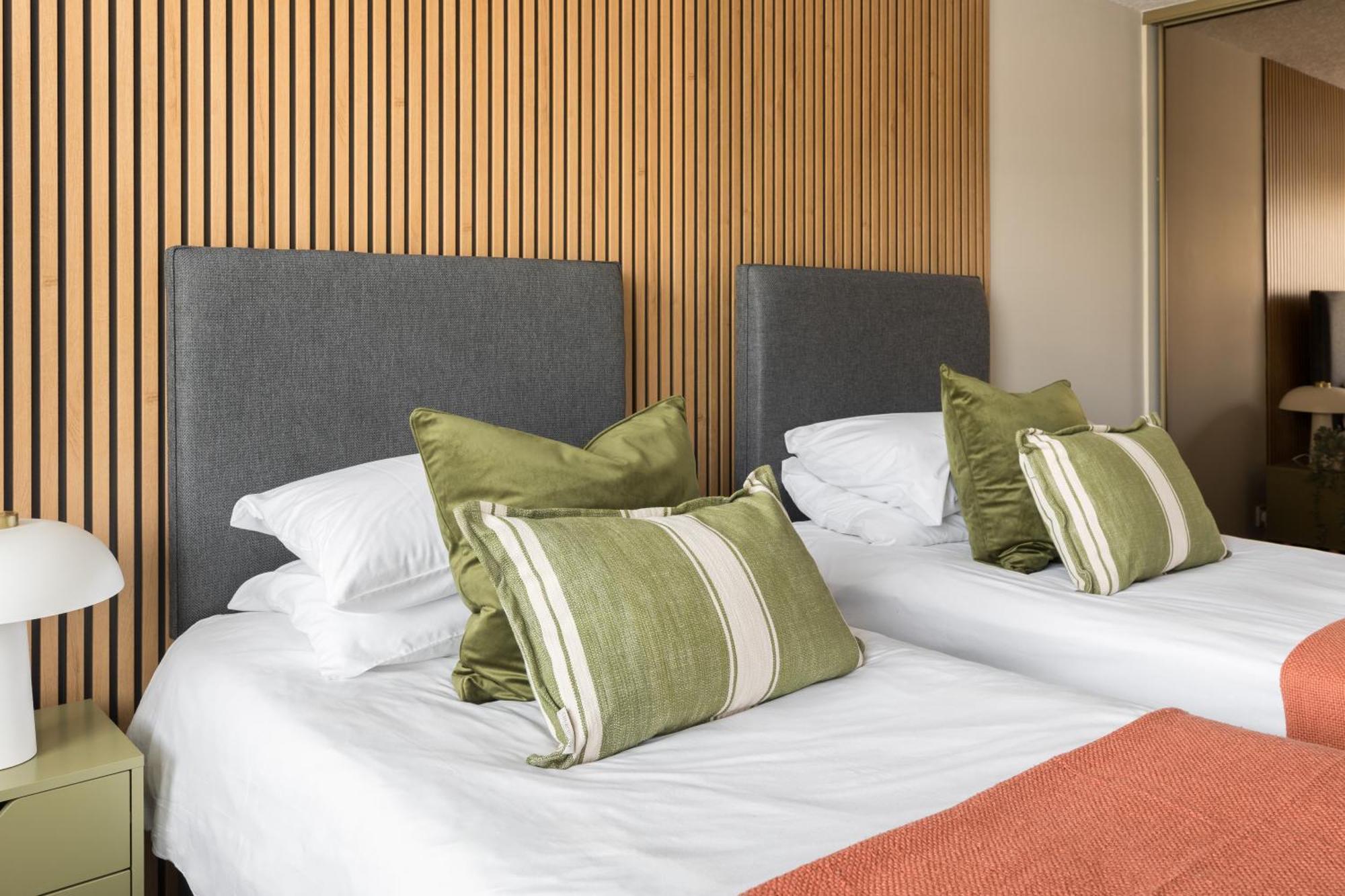 Modern 2-Bedroom Apartments With Free Parking In Leamington Spa Luaran gambar