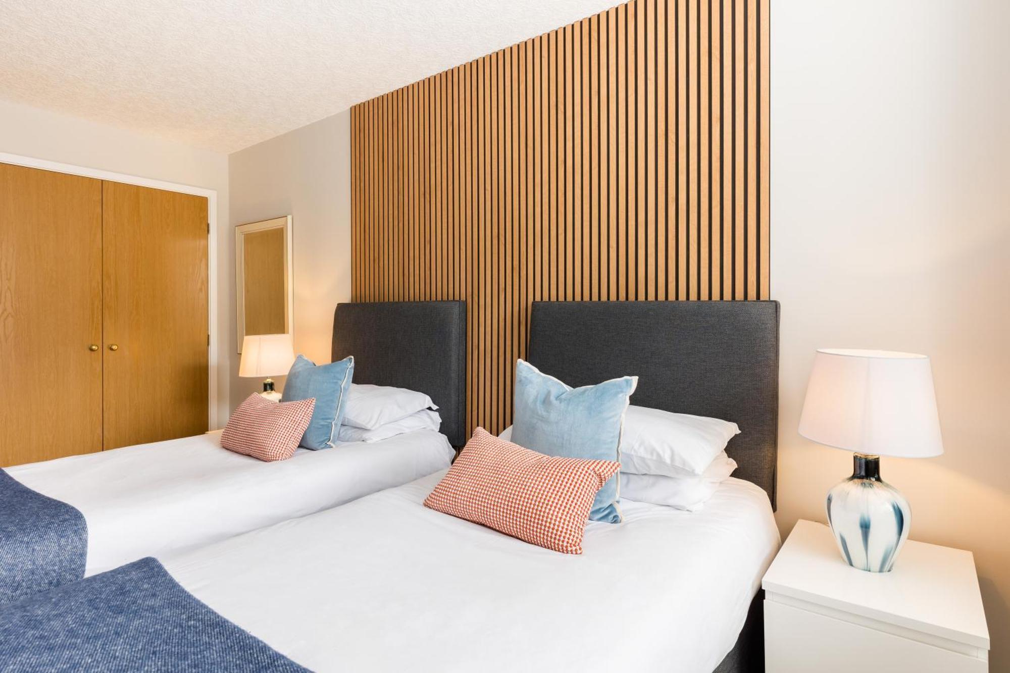 Modern 2-Bedroom Apartments With Free Parking In Leamington Spa Luaran gambar