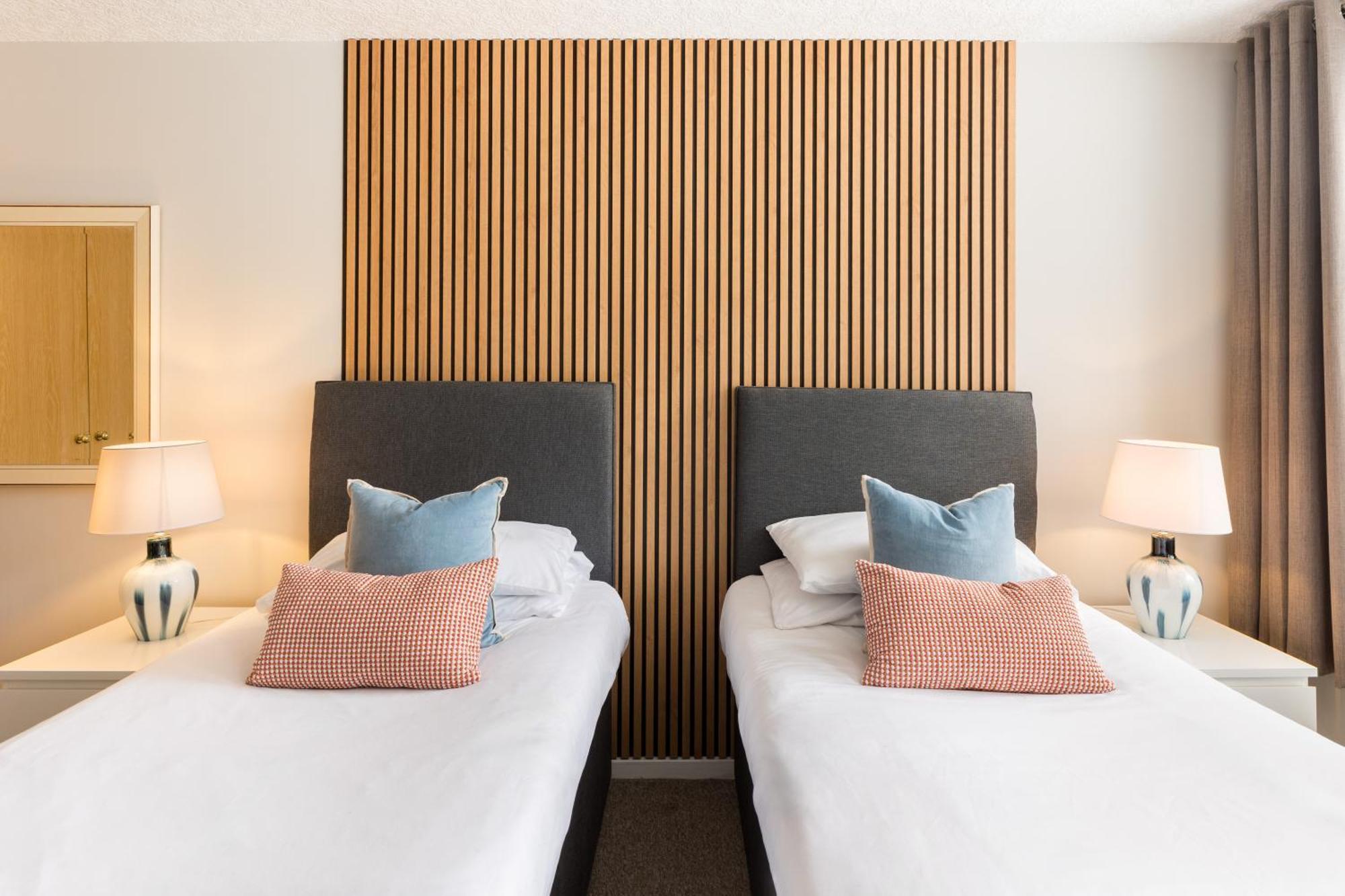 Modern 2-Bedroom Apartments With Free Parking In Leamington Spa Luaran gambar